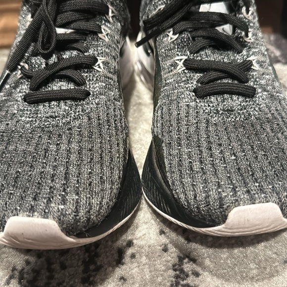 Women’s Nike React Infinity Run Size 8
Black with a holographic design - Picture 3 of 9